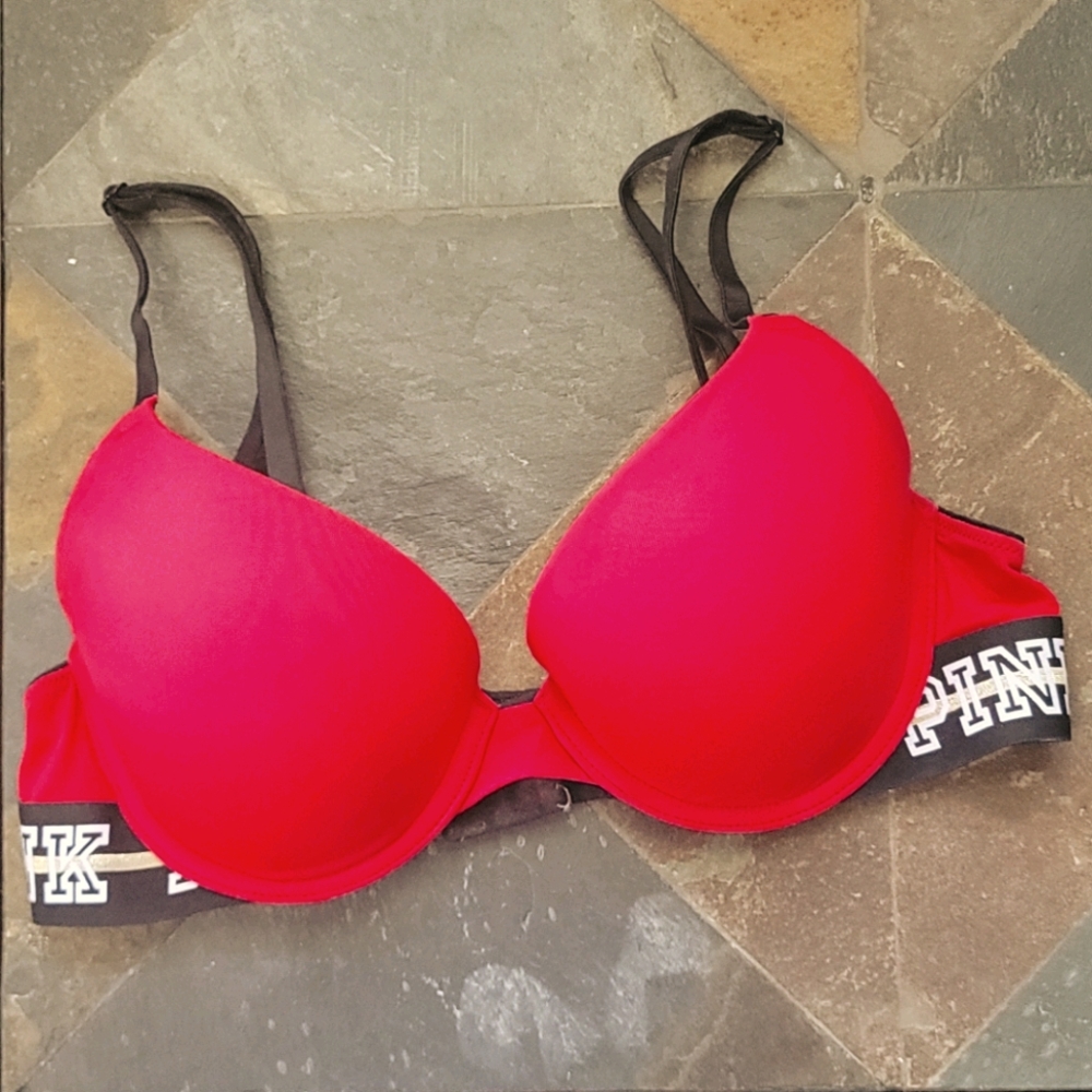 VS/Pink Wear Everywhere push-up bra Red